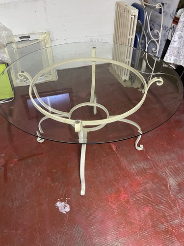 Tavolo rotondo interno con
